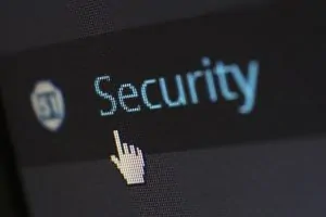 ウイルスやハッカーから PC を保護する方法