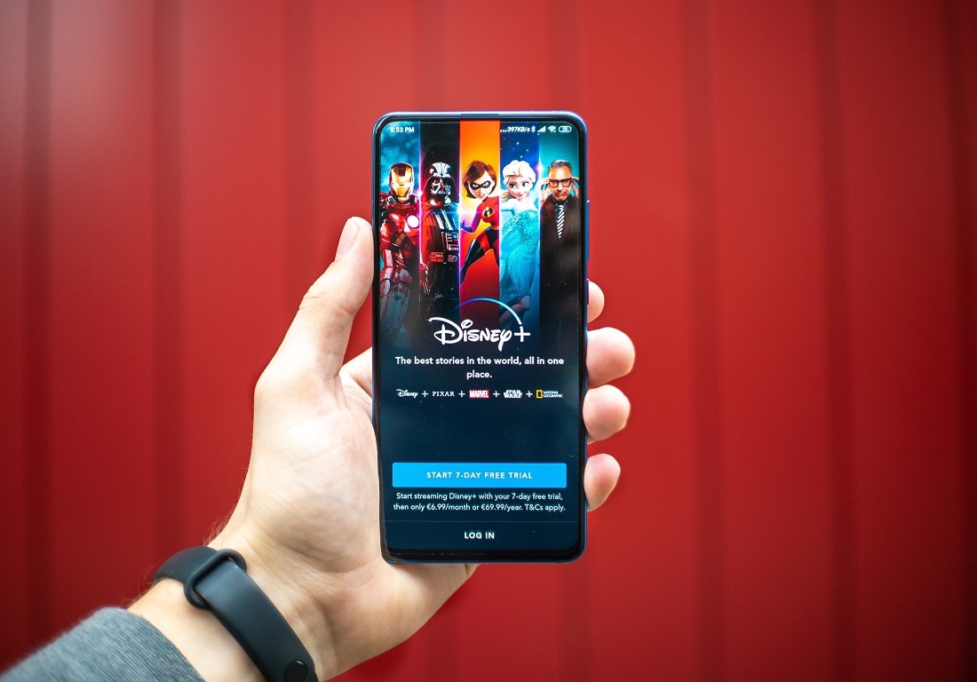 同時に何台のデバイスで Disney plus を視聴できますか?
